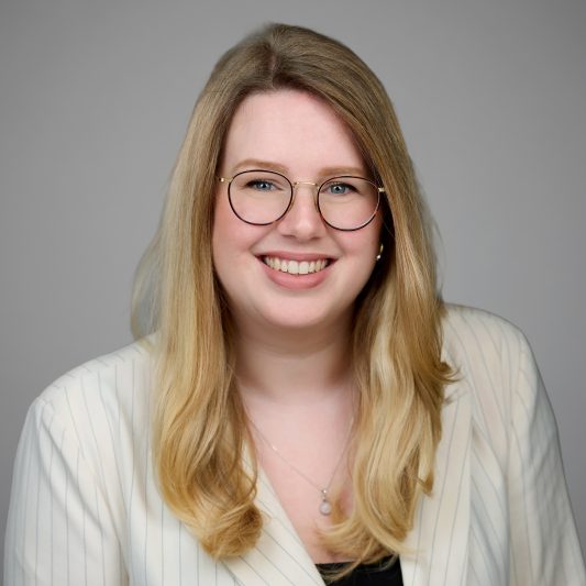 Iris Caron werkt als consultant bij Neo-Mundo: executive search, advies, interim en werving en selectie in de zorg en welzijn.