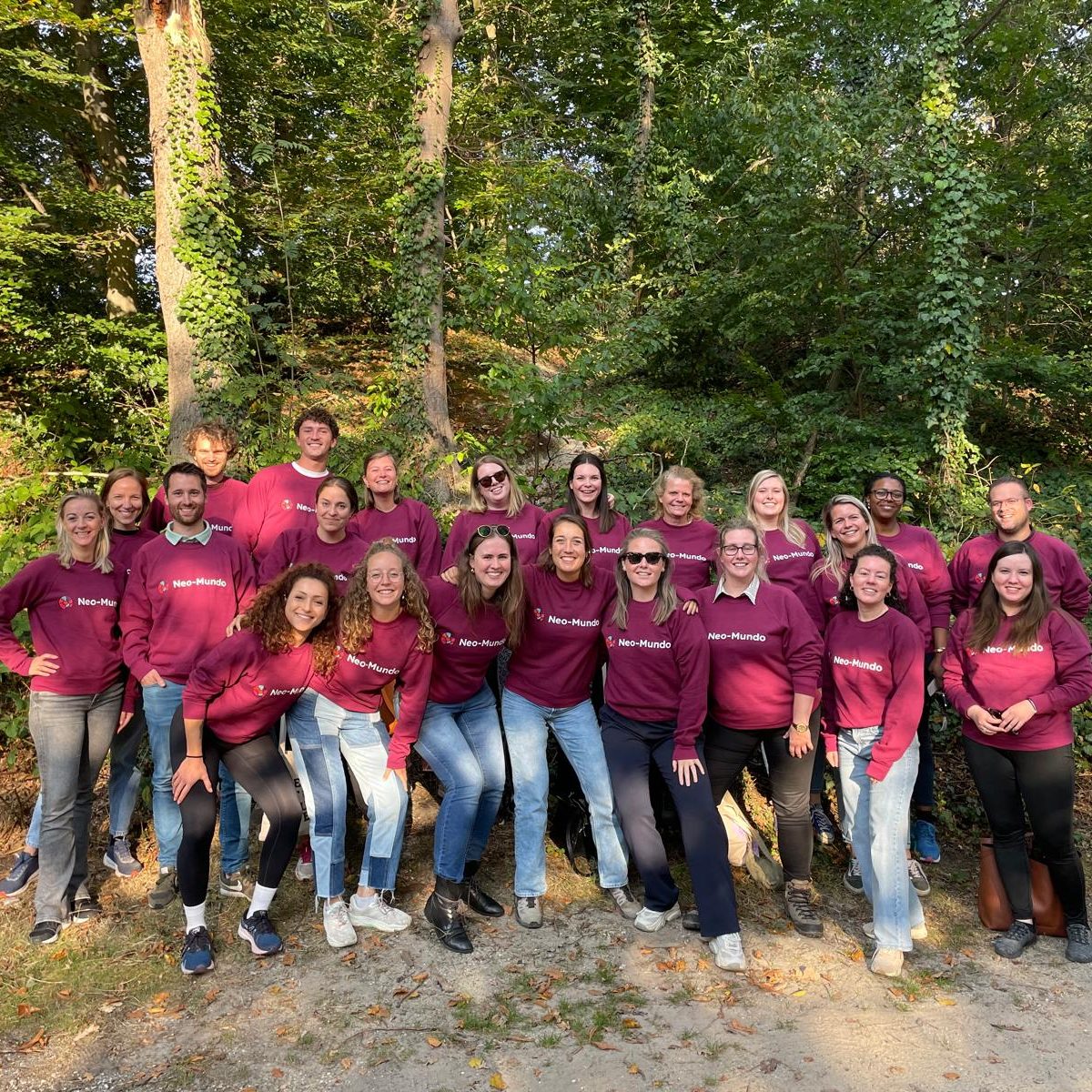 Afgelopen week was het weer zover: het jaarlijke Neo-Mundo Business Retreat! We trokken met z’n allen naar het prachtige Limburg voor een paar dagen samen nadenken, leren, en vooral plezier maken. En dat was ook wel nodig, want meestal zijn we verspreid over het hele land bezig met onze opdrachten, ieder voor zich. Tijd om samen te komen en te ontdekken wat Neo-Mundo voor ons betekent, en waar we naartoe willen.