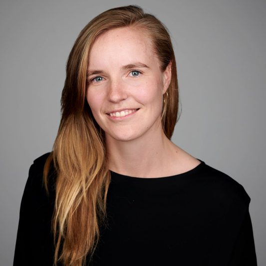 Ontmoet Jet Termorshuizen, consultant bij Neo-Mundo. Ze zet zich in voor het toekomstbestendigen maken van de zorg in Nederland. Vijf kernwoorden: teamplayer, analytisch, enthousiast, doelgericht, betrokken Ik zet me graag in voor het toekomstbestendiger maken van de zorg in Nederland. Haar positieve, betrokken houding schept ruimte voor samenwerking én resultaat.